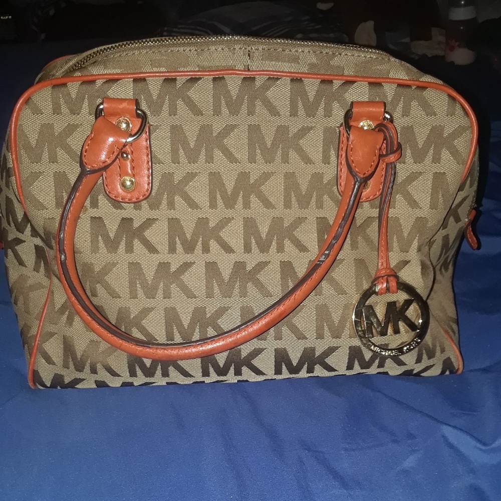 Michael kors satchel/ hold for trade😍